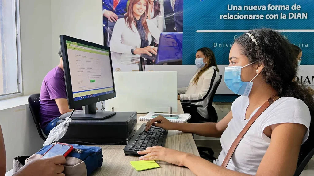 Estudiantes de Contaduría Pública realizan prácticas académicas en las oficinas de Núcleos de Apoyo Contable y Fiscal (NAF) de Uniguajira