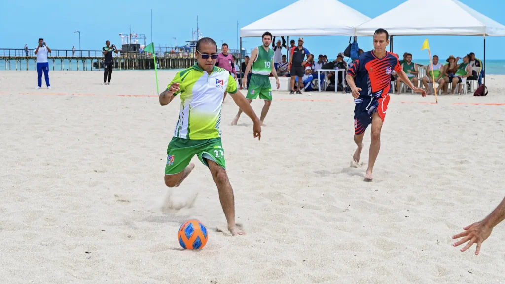 participantes en el día 2 debutando en el torneo de fútbol play
