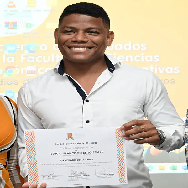Sergio Francisco Brito Epiayu
Por su desempeño sobresaliente en su ejercicio como profesional.