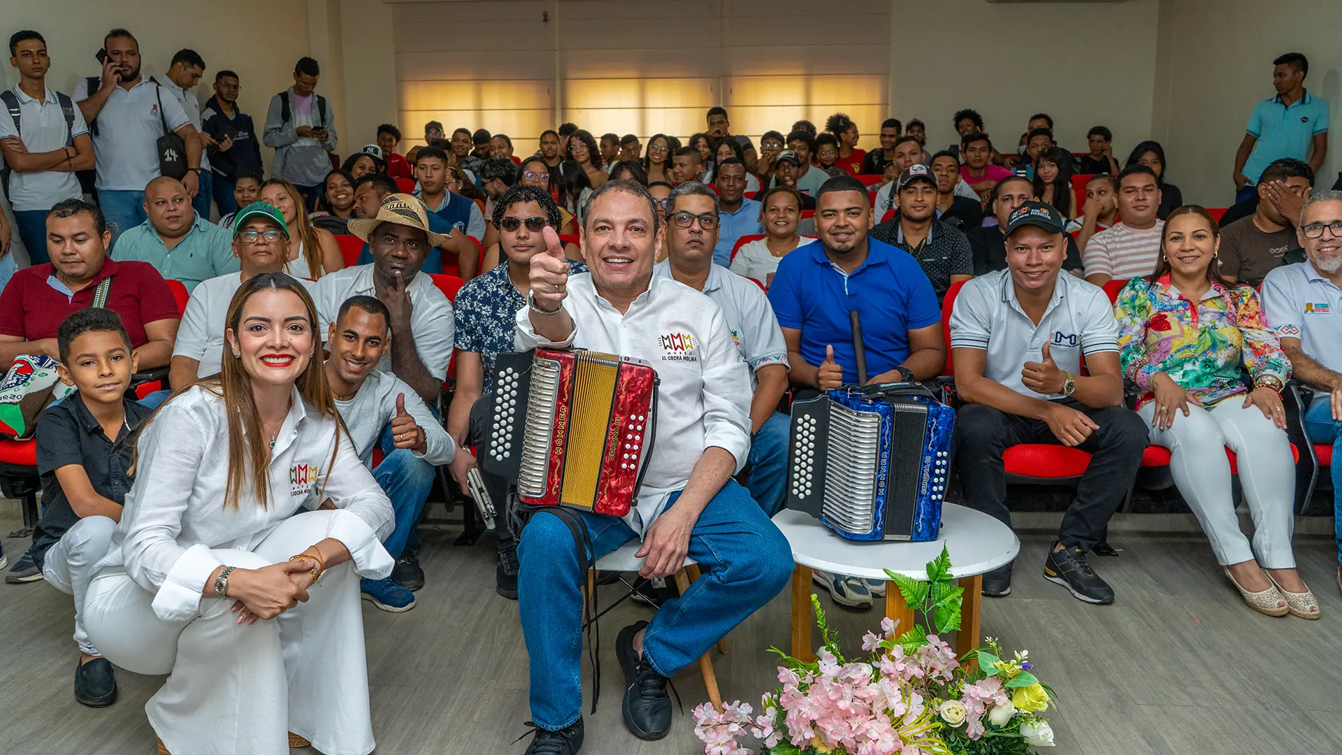 El Cocha Molina reunidos con todos los de la maestria