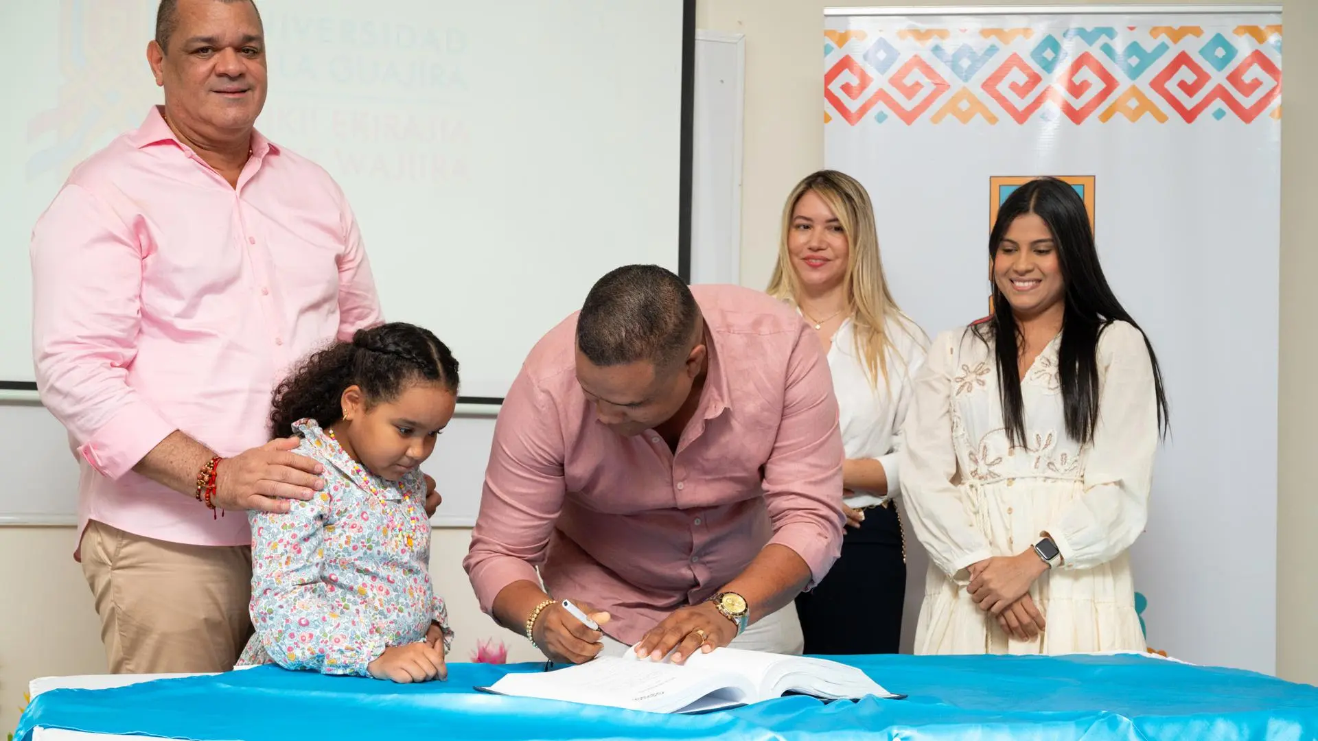 Uniguajira posesiona 22 docentes planta y avanza en la entrega de 200 plazas por méritos