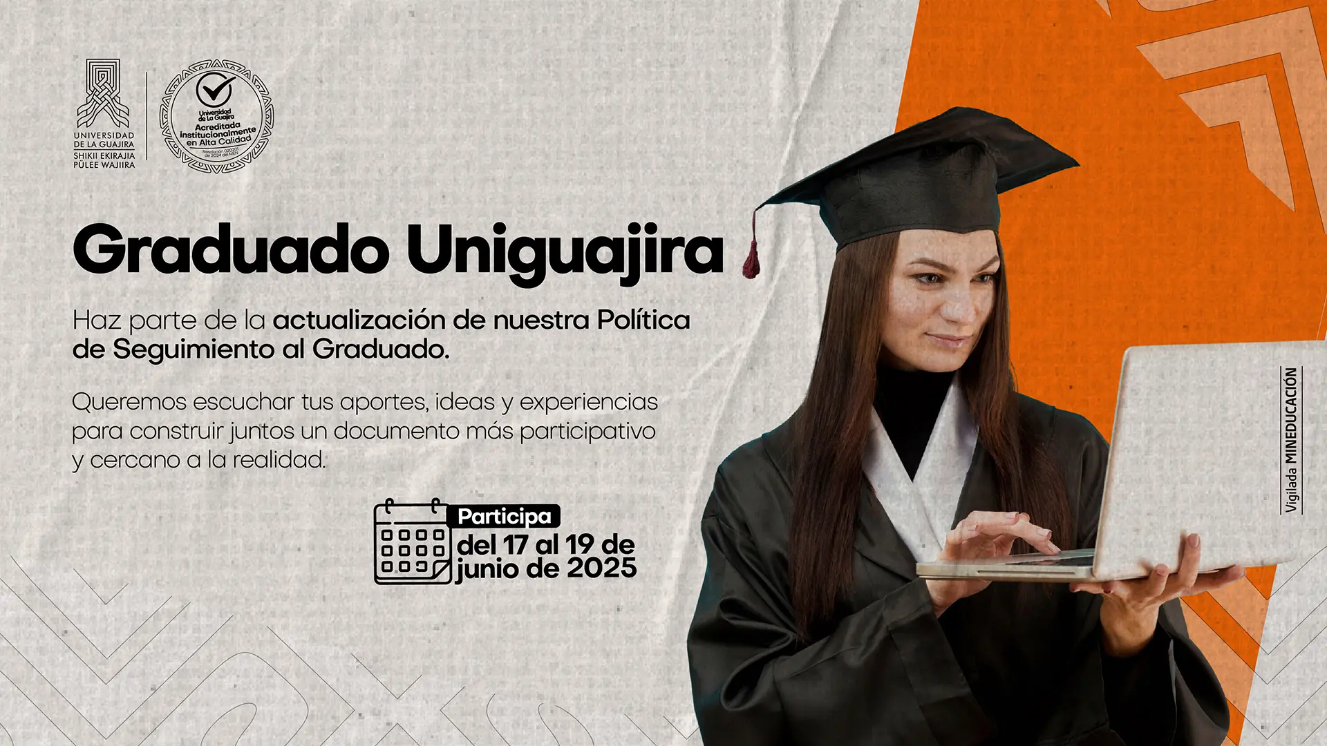 Afiche dirigido a "Graduado Uniguajira" para participar en la "actualización de nuestra Política de Seguimiento al Graduado". El mensaje anima a los graduados a compartir "aportes, ideas y experiencias para construir juntos un documento más participativo y cercano a la realidad". El afiche incluye los logos de la Universidad de La Guajira y su sello de Acreditación de Alta Calidad. La imagen muestra a una joven graduada con su birrete y toga, utilizando una computadora portátil, lo que sugiere una participación virtual en el proceso. El evento se llevará a cabo del 17 al 19 de junio de 2025.
