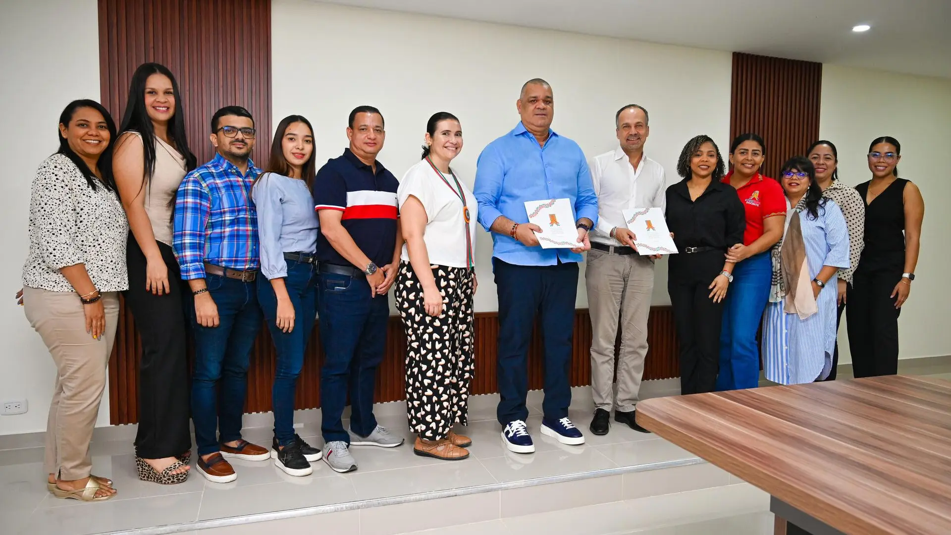 Representantes de las facultades de Ciencias de la salud, Ciencias Básicas y Aplicadas e Ingeniería, junto al Rector de Uniguajira y el director del PMA