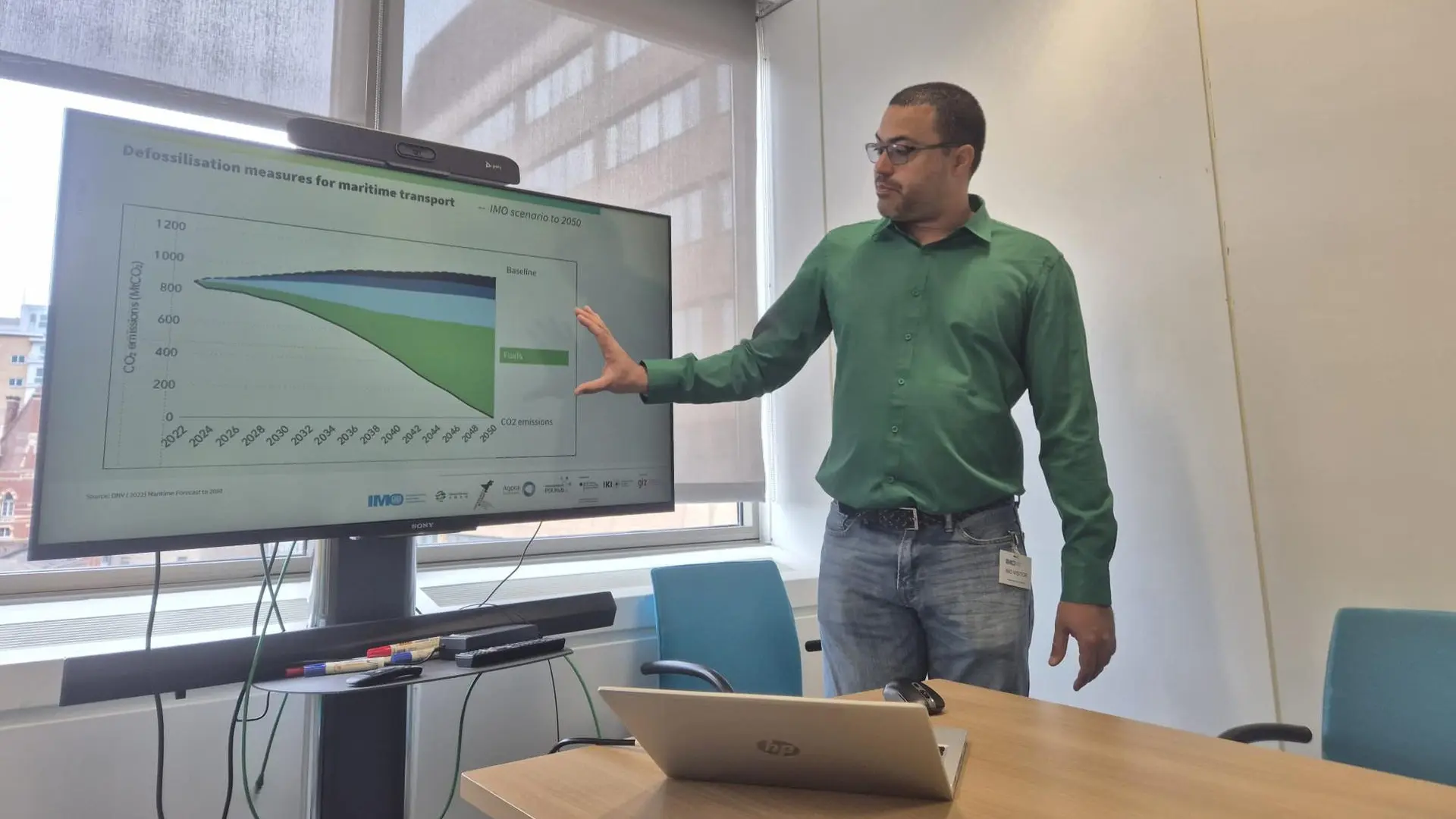 Docente Carlos Martínez Smith en el entrenamiento de tecnologías Power-to-X en Londres.