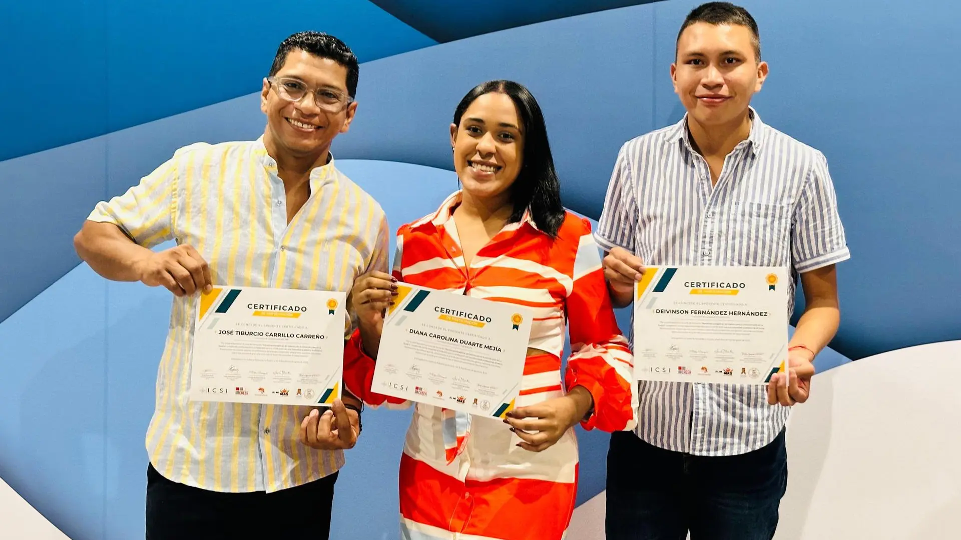 Participantes que culminaron el curso de Narrativas energéticas periodismo para la transición justa en La Guajira