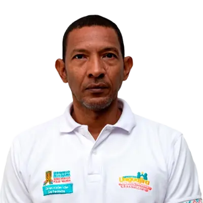Carlos Bermúdez  Pimienta  
Profesional Universitario   Grado 13Persona de pie frente a un fondo blanco, viste una camiseta tipo polo blanca con bordes decorativos en las mangas y logotipos bordados.