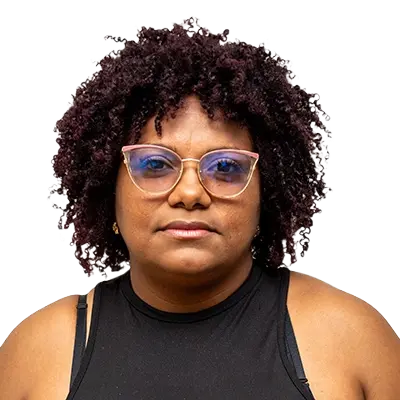 María José  Ibarra García 
Apoyo a la gestión en los procesos administrativos 
mjibarrag@staging6.uniguajira.edu.co, Mujer de cabello rizado y corto de color oscuro con matices rojizos, lleva gafas de montura transparente con tonos rosados y lilas. Viste una blusa sin mangas negra y mira de frente a la cámara, sobre un fondo blanco. 