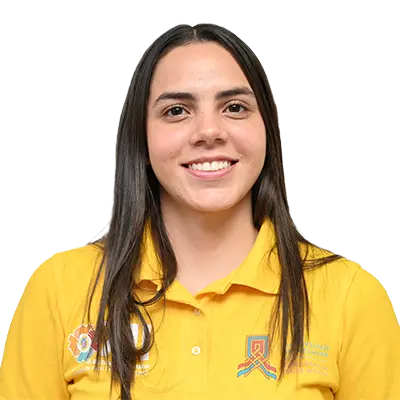 Sharon Cuello
Apoyo a procesos  de internacionalización curricular de la facultad de ingeniería, Una mujer joven con cabello oscuro y liso, sonriendo a la cámara, vestida con un polo amarillo con un logo a color poco visible en el lado izquierdo del pecho y un fondo blanco liso