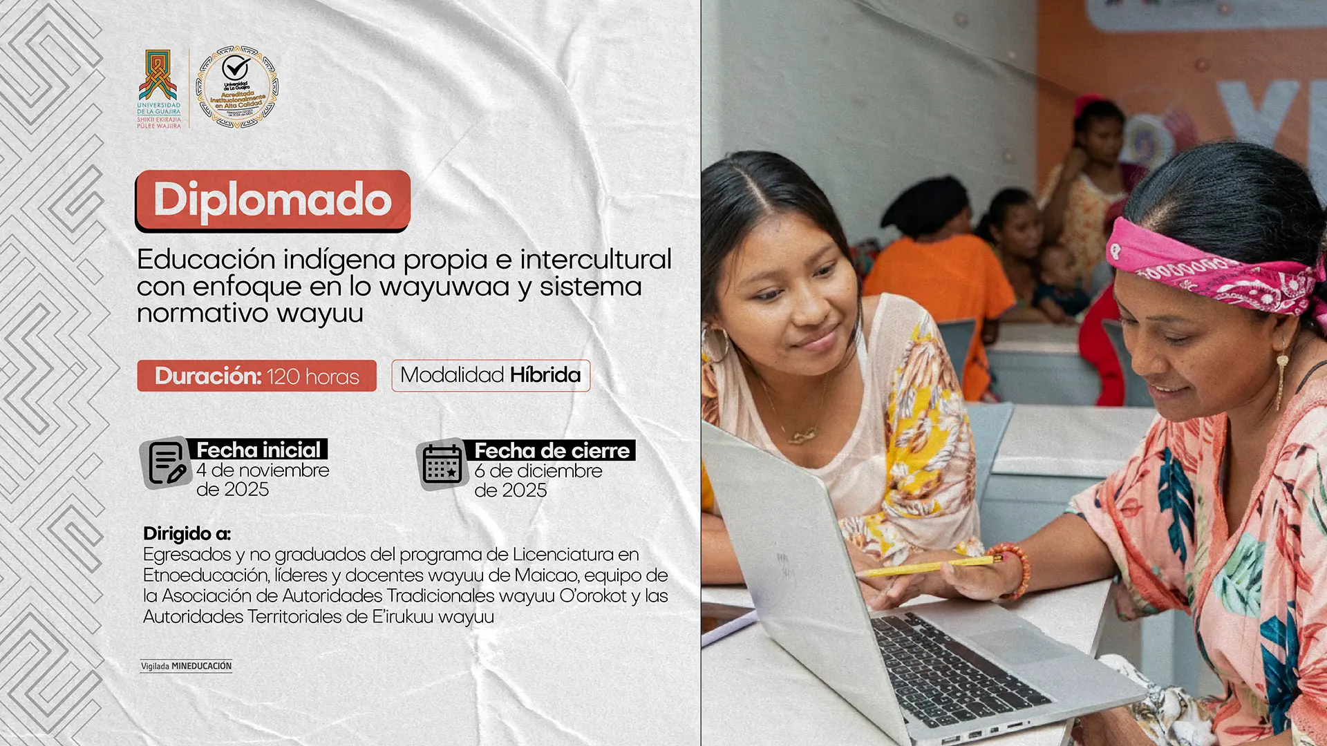Imagen informativa del Diplomado “Educación indígena propia e intercultural con enfoque en lo wayuwaa y sistema normativo wayuu”. En el lado izquierdo se presenta la información del curso: duración de 120 horas, modalidad híbrida, fecha de inicio el 4 de noviembre y cierre el 6 de diciembre de 2025. Está dirigido a egresados, no graduados, líderes y docentes wayuu. En el lado derecho, una fotografía muestra a dos mujeres wayuu sentadas frente a un computador portátil, revisando información y sonriendo, mientras al fondo se observan otras personas en un ambiente de aula.