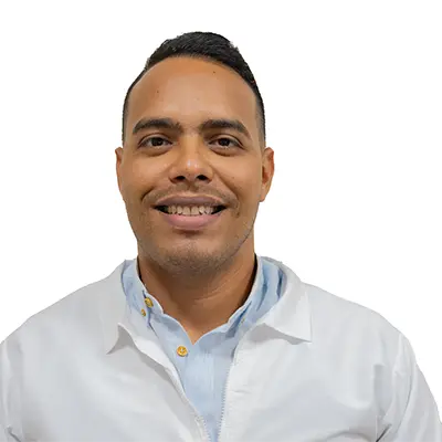 EDUARDO LLANES Psicólogo egresado de la Universidad de la Guajira, Apasionado por escuchar a cada individuo y brindar ese acompañamiento donde primen los sentimientos, emociones y conductas de cada ser.
