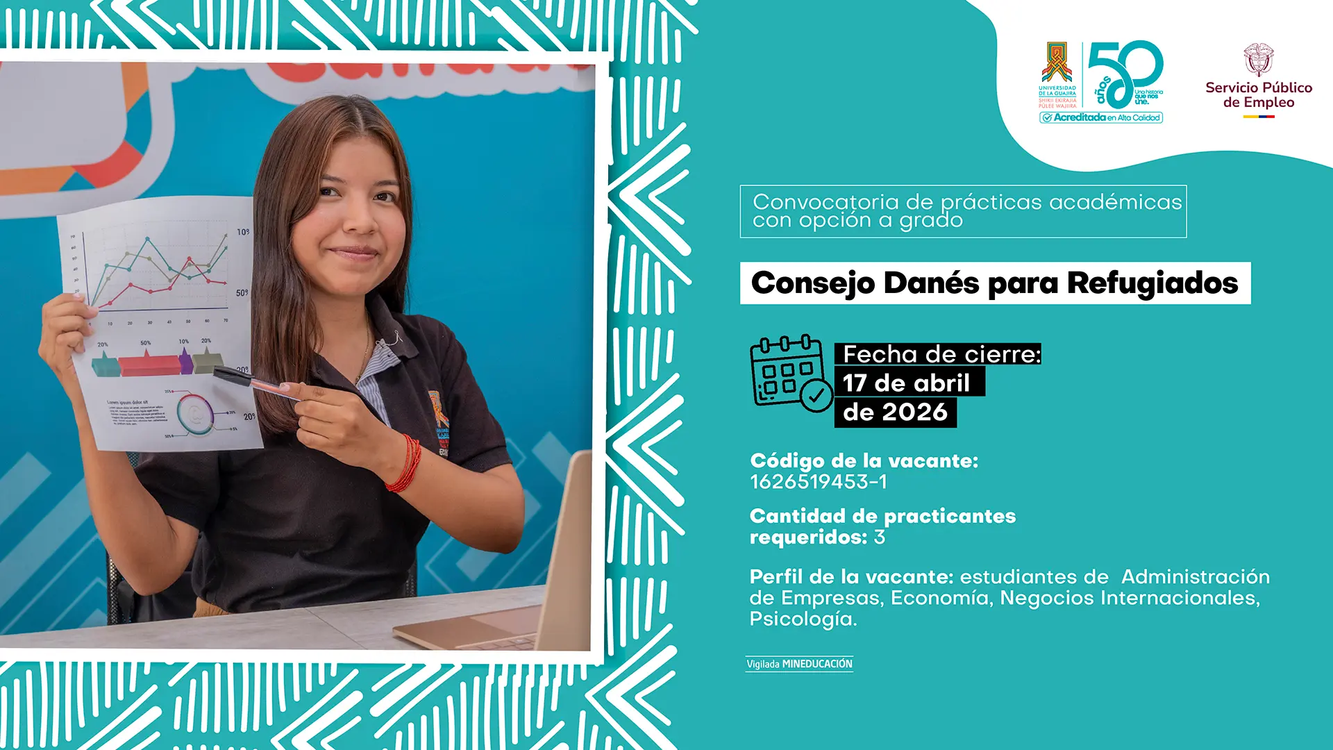 Pieza gráfica institucional de la Universidad de La Guajira que promociona una convocatoria de prácticas académicas con opción a grado. A la izquierda, una estudiante sostiene una hoja con gráficos estadísticos y señala la información con un esfero, sentada frente a un computador en un entorno académico. A la derecha, sobre fondo verde azulado, se lee: “Consejo Danés para Refugiados”. Información de la vacante: fecha de cierre 17 de abril de 2026, código 1626519453-1, tres practicantes requeridos y perfil dirigido a estudiantes de Administración de Empresas, Economía, Negocios Internacionales y Psicología. Incluye logos institucionales y del Servicio Público de Empleo.