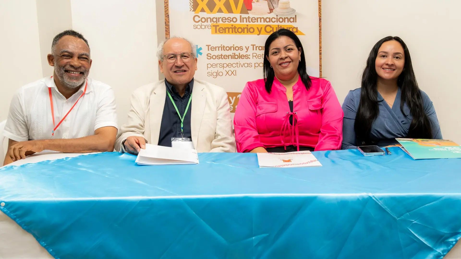 Asistentes al congreso durante una de las jornadas académicas desarrolladas en el auditorio.