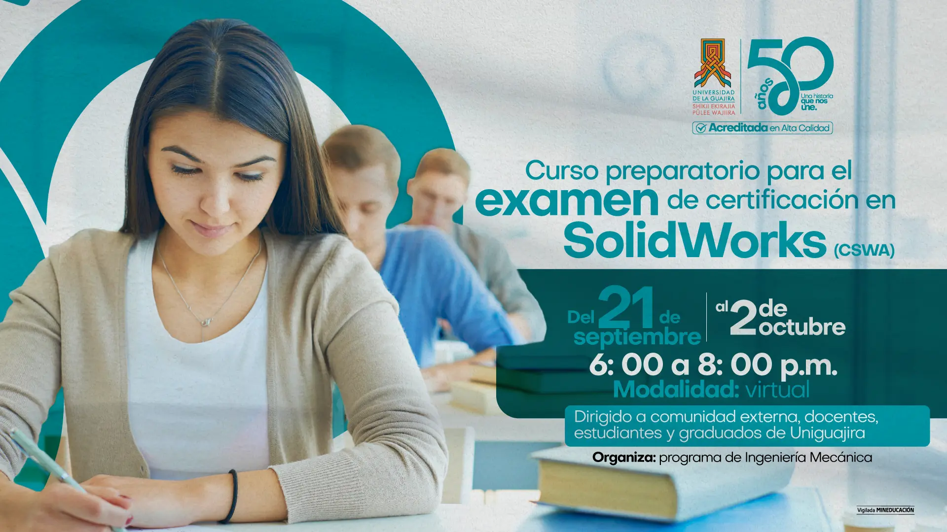Pieza gráfica de Uniguajira que anuncia un curso preparatorio para el examen de certificación en SolidWorks (CSWA), dirigido a la comunidad externa, docentes, estudiantes y graduados. El curso será virtual del 21 de septiembre al 2 de octubre, de 6:00 a 8:00 p. m., y es organizado por el programa de Ingeniería Mecánica. La imagen muestra a una estudiante trabajando en un aula y el logotipo de los 50 años de la Universidad de La Guajira.